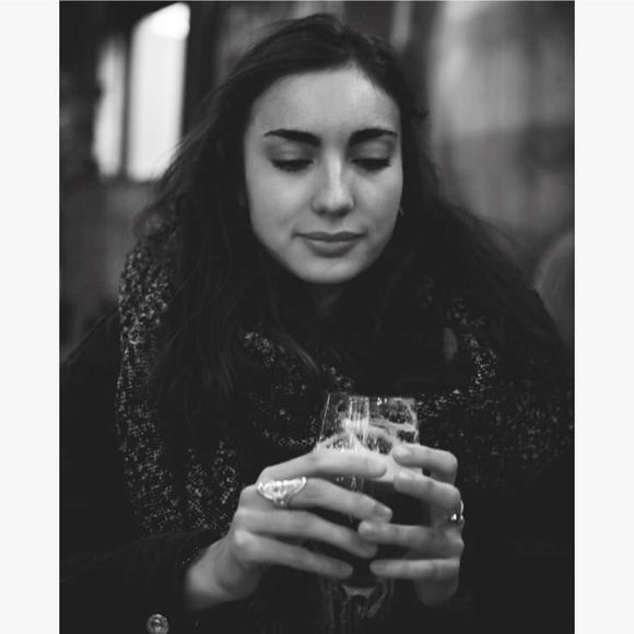 Meet your Posher, Floriane - Picture 1 of 1